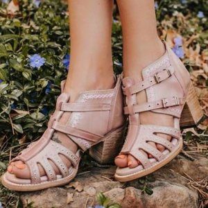 Freebird Conner Blush Size 9